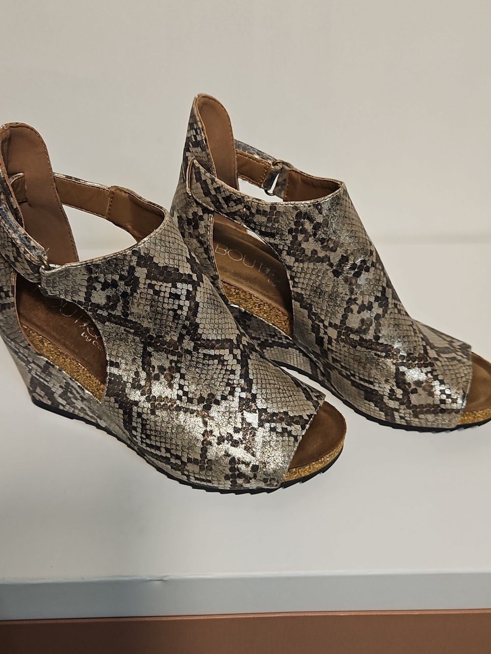 Corkys Wedge Peep-Toe Shoes - Metallic Brown Snakeskin Size 7 - Picture 3 of 9